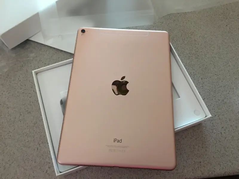 Rose gold iPad Pro unboxing.
