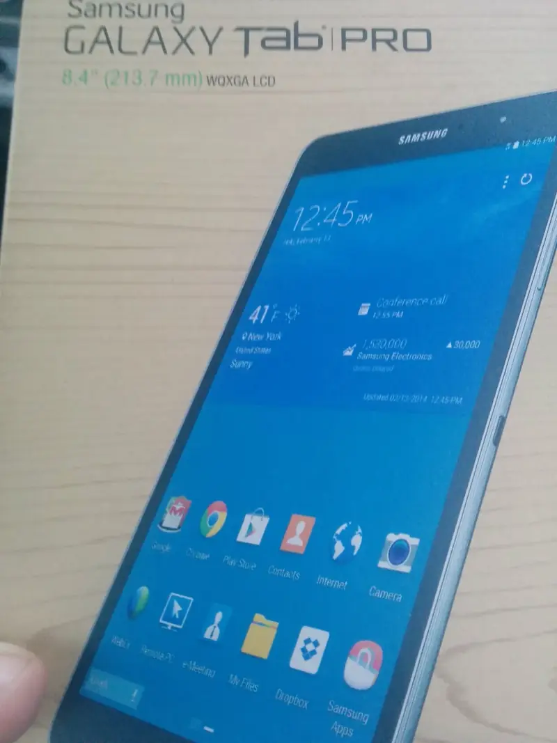 Samsung Galaxy Tab Pro unboxing.