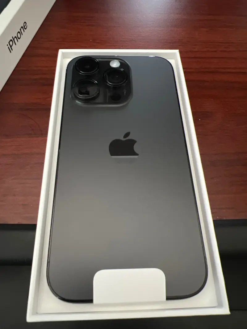 iPhone 14 Pro unboxing.