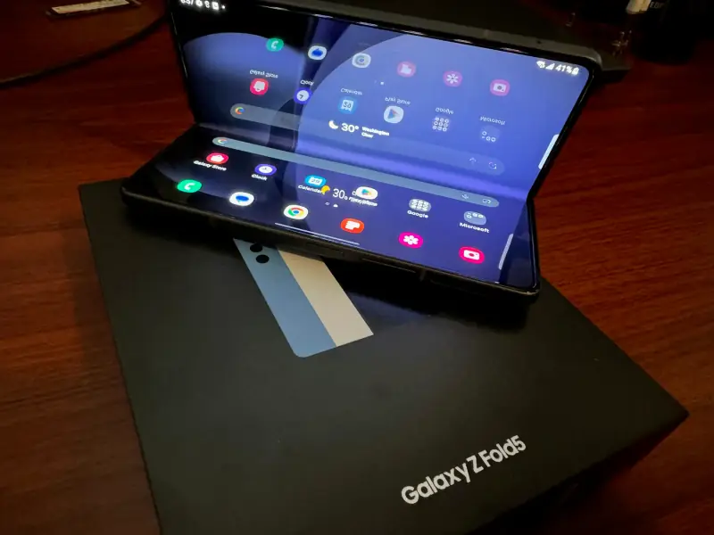 Galaxy Z Fold, open.