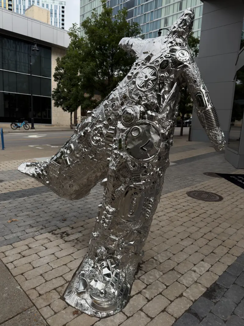 Metal horse sculpture in Nashville.