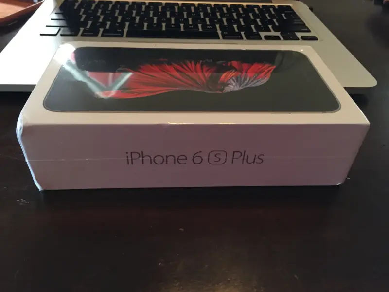 iPhone 6s Plus unboxing.