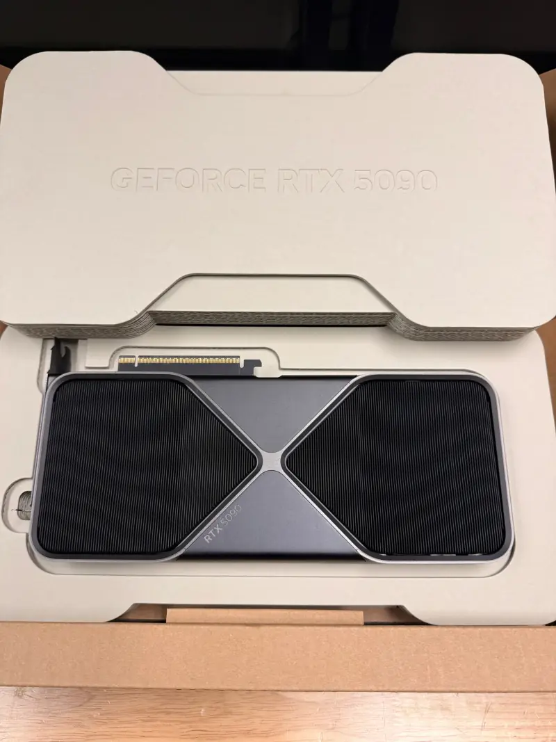 GeForce RTX Founders Edition unboxing.