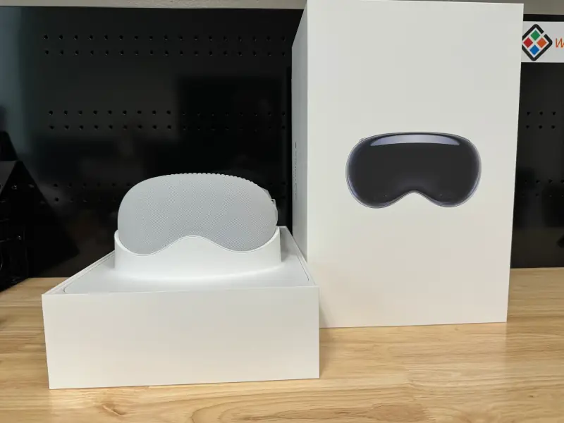 Apple Vision Pro unboxing.